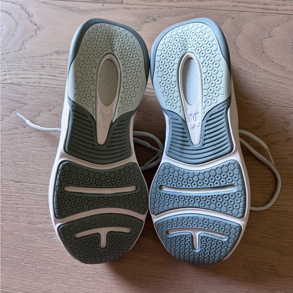 Under Armour Shoes - Picture 4 of 4